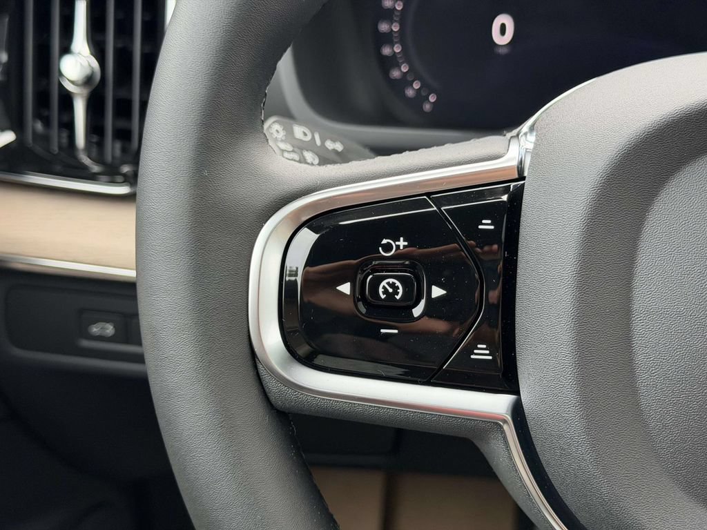 New 2026 Volvo XC90 T8 Plus w/ Protection Package AWD/4WD image 8