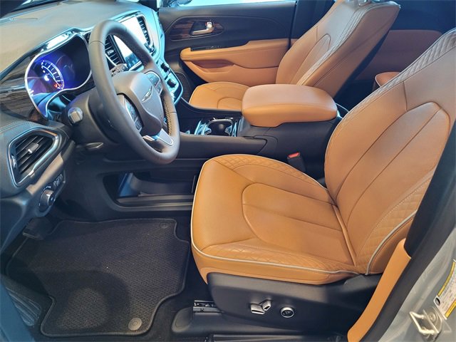 New 2023 Chrysler Pacifica Pinnacle image 9