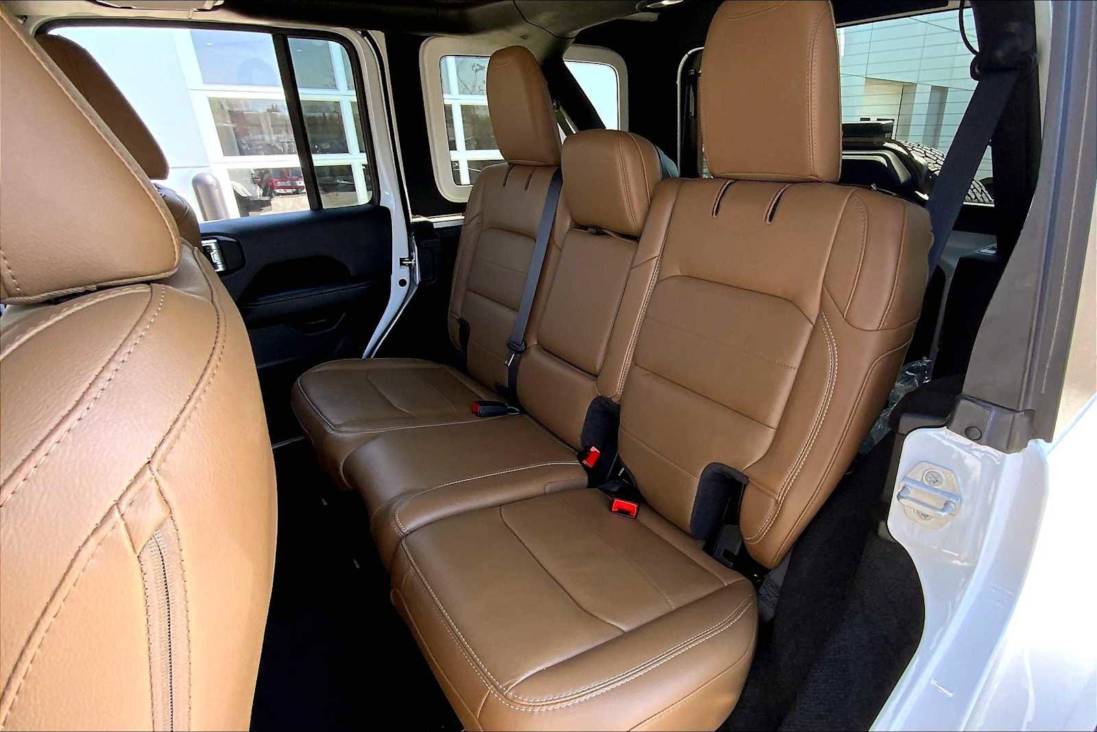 Used 2021 Jeep Wrangler Unlimited Sahara AWD/4WD image 21