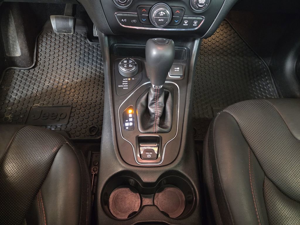 Used 2019 Jeep Cherokee Trailhawk image 17