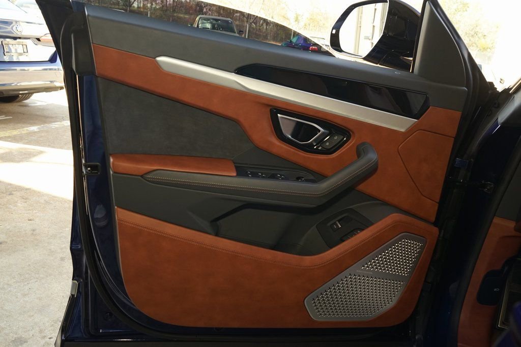Used 2019 Lamborghini Urus image 28