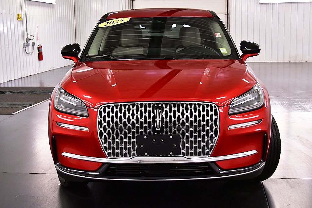 Used 2025 Lincoln Corsair AWD image 2
