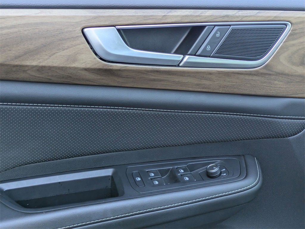 Used 2025 Volkswagen Atlas SE image 13