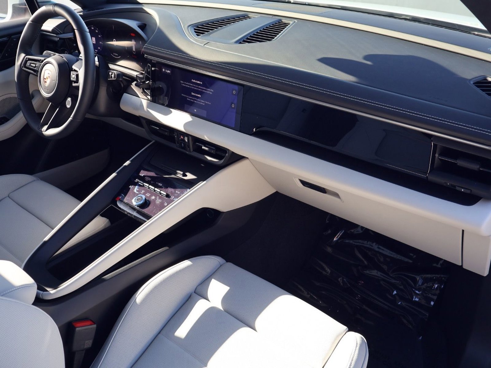 New 2026 Porsche Macan Electric image 25