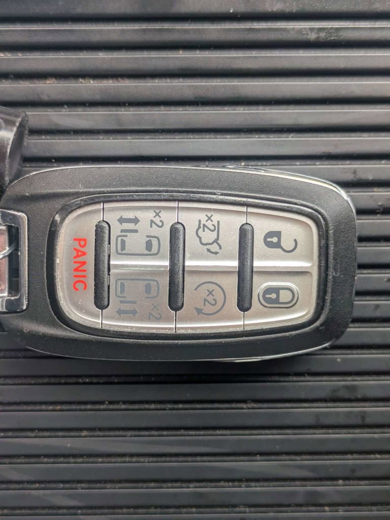 Used 2024 Chrysler Pacifica Touring-L FWD image 33