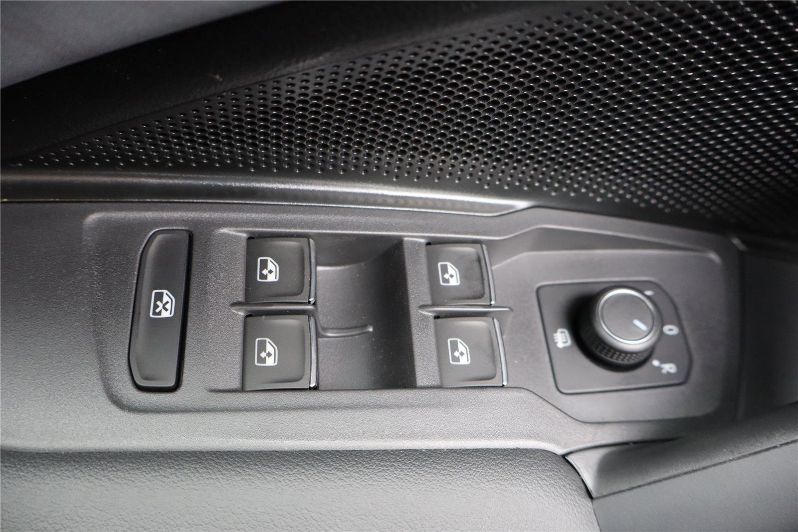 New 2026 Volkswagen Tiguan SE image 13