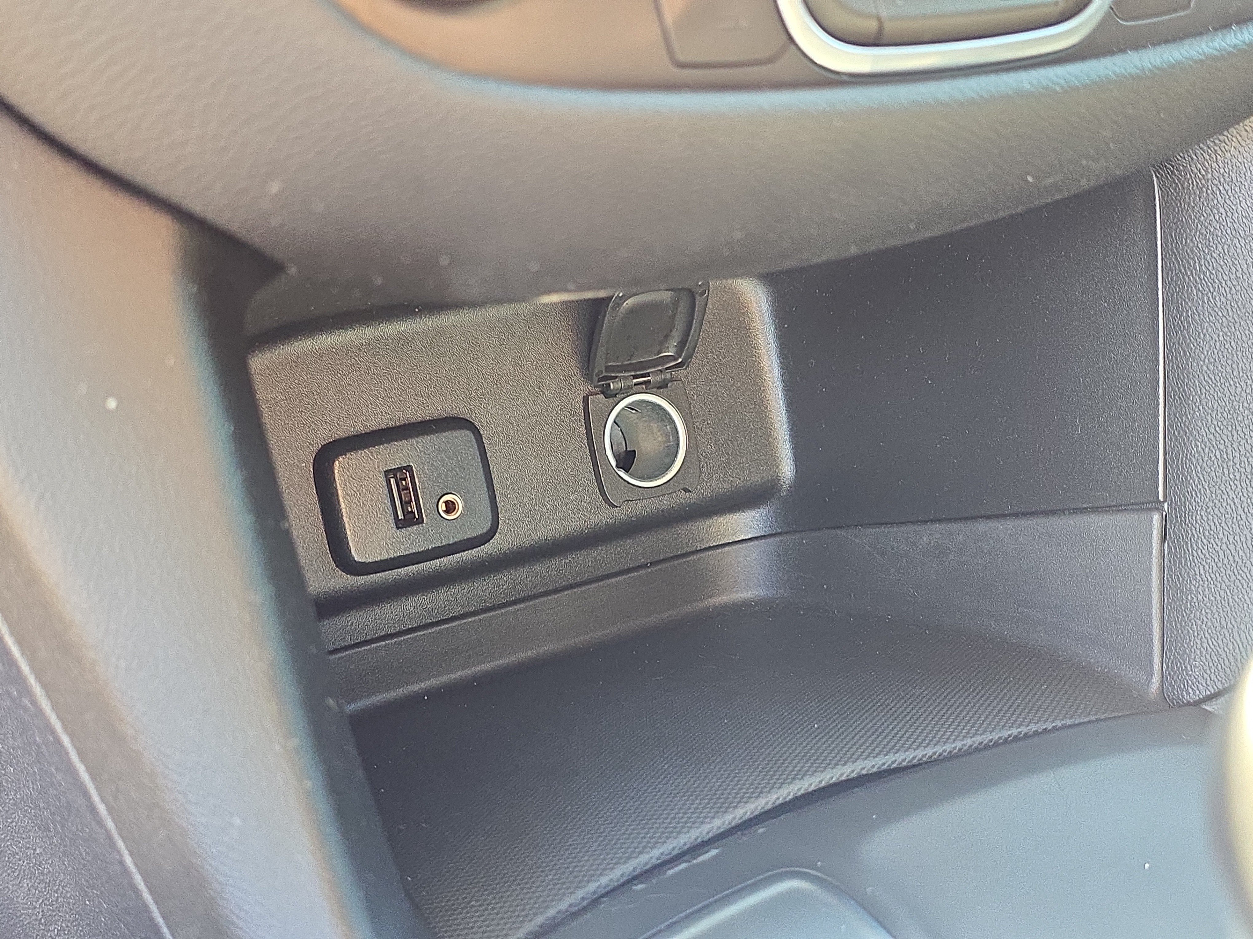 Used 2018 Chevrolet Equinox LT FWD image 25
