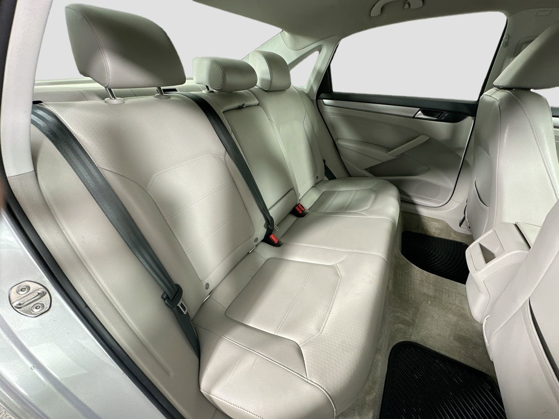 Used 2015 Volkswagen Passat 1.8T Limited Edition image 24