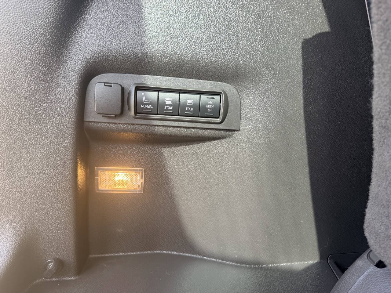 Used 2015 Ford Explorer Limited w/ Equipment Group 301A FWD image 10