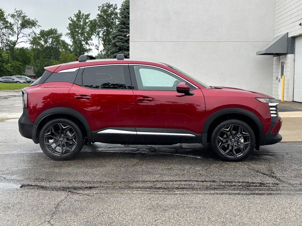 Used 2025 Nissan Kicks SR w/ SR Premium Package AWD/4WD image 2