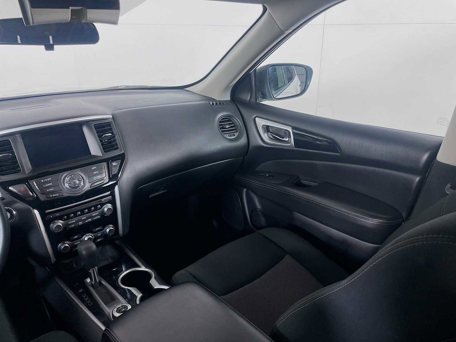 Used 2020 Nissan Pathfinder S image 20