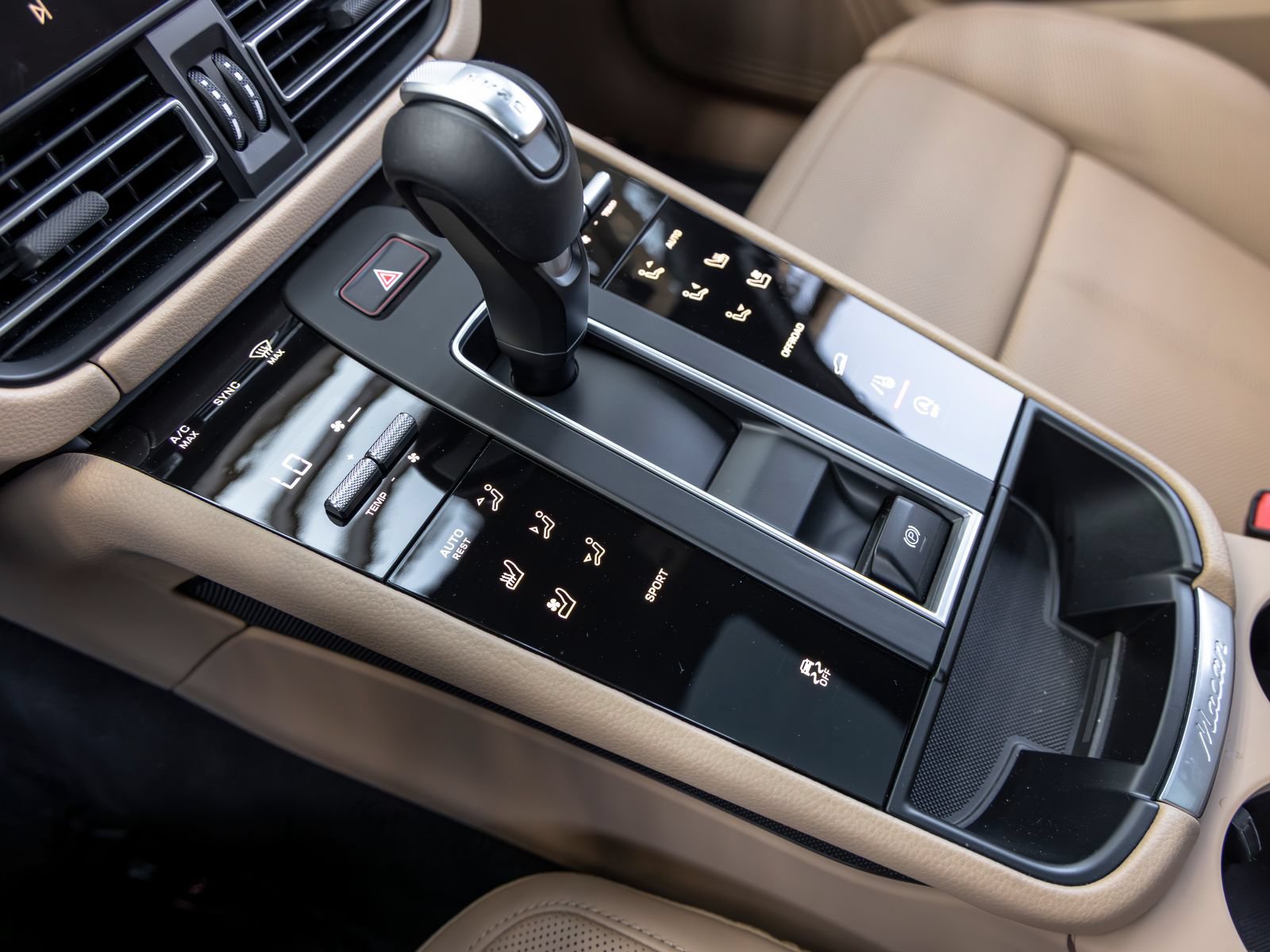 Certified 2026 Porsche Macan AWD/4WD image 37