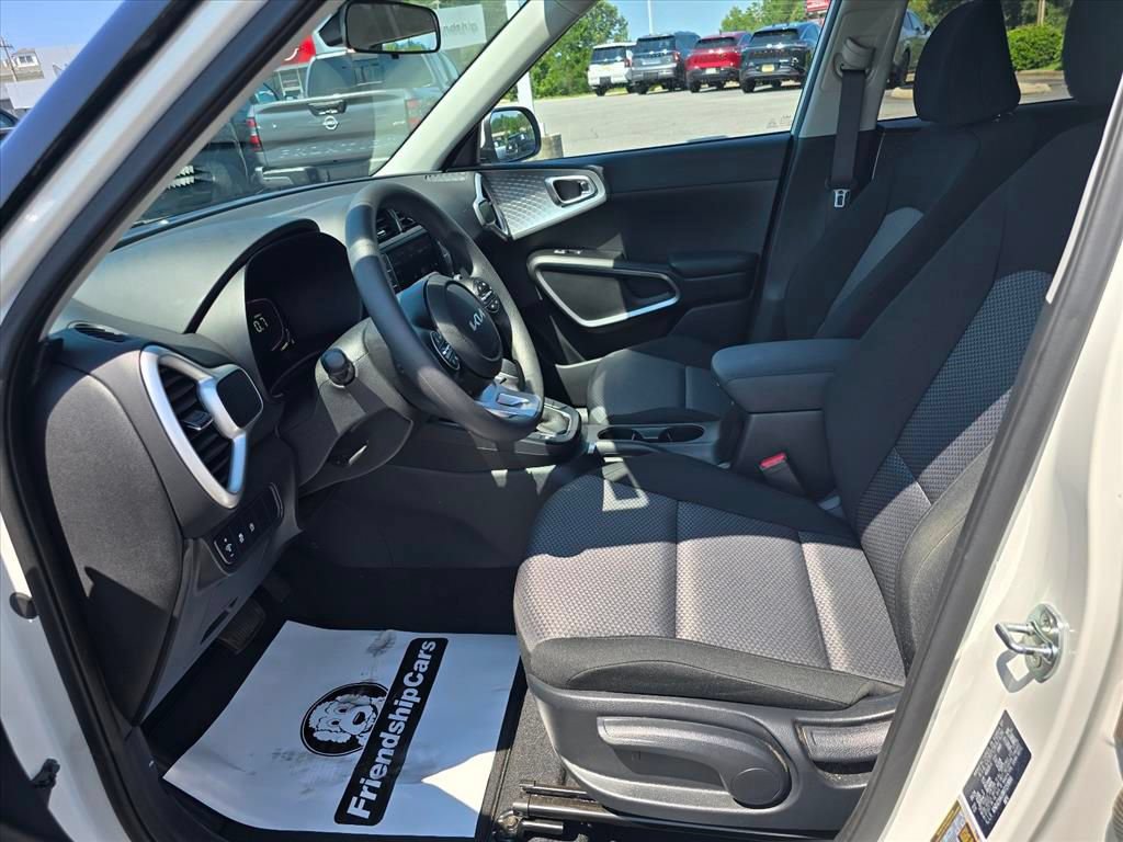 Used 2024 Kia Soul LX FWD image 11