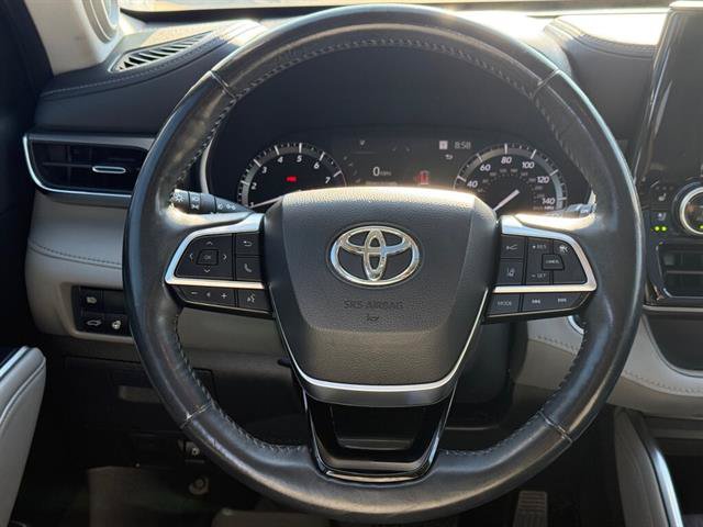 Used 2021 Toyota Highlander Limited FWD image 15