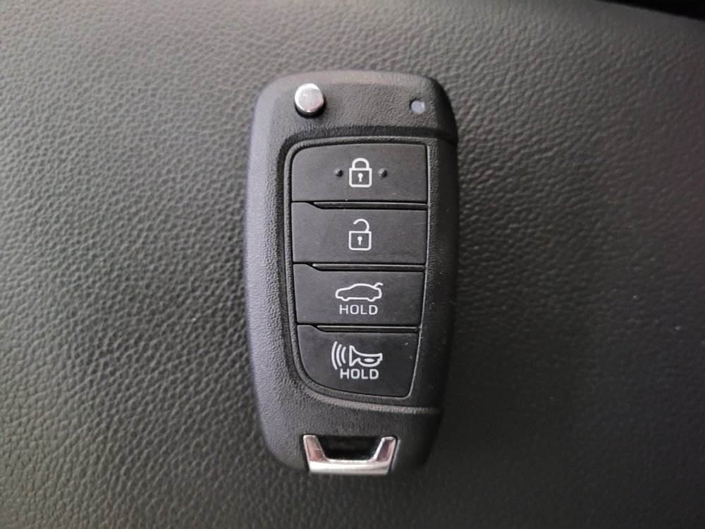 Used 2025 Hyundai Elantra SE FWD image 32