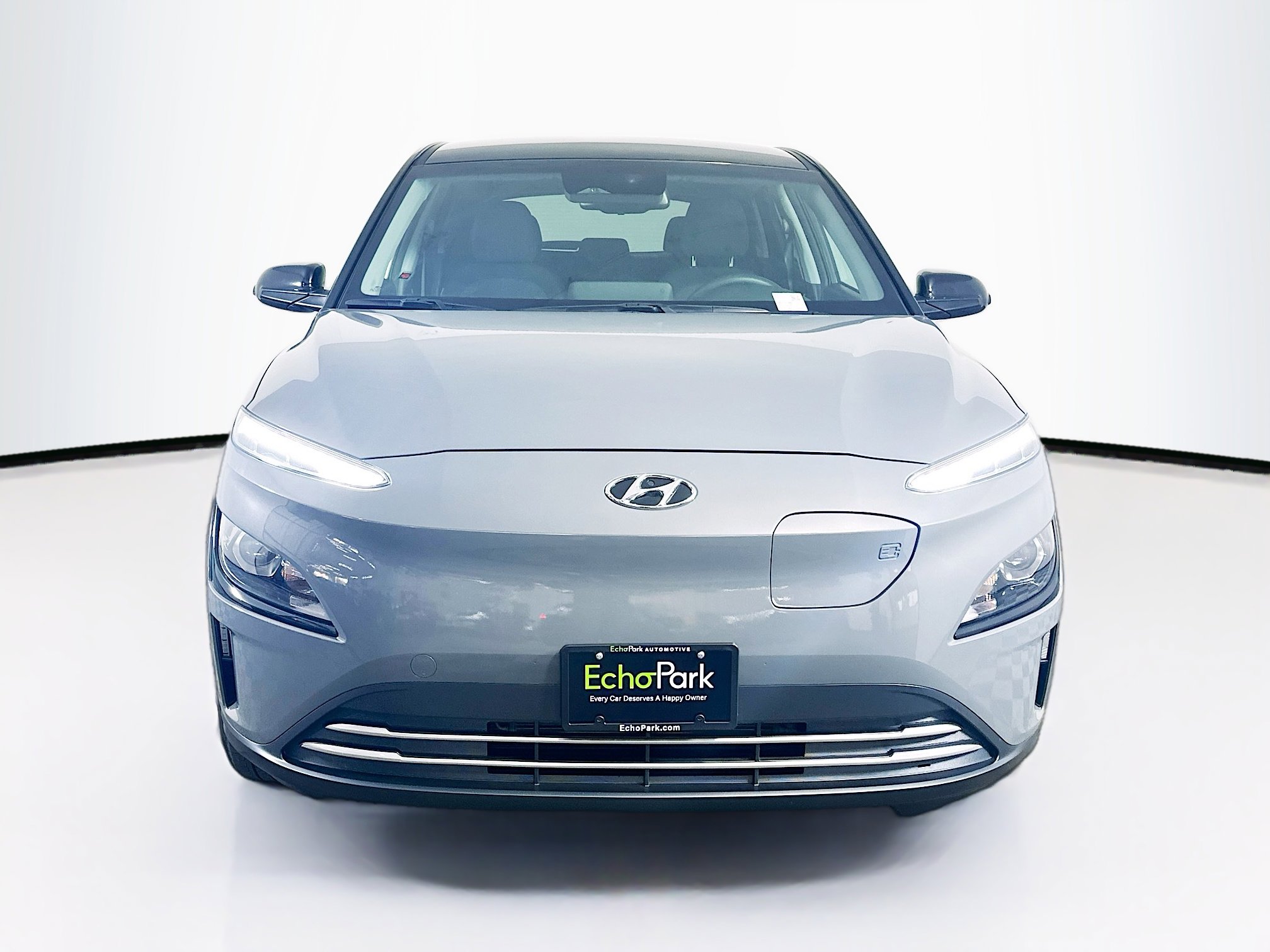 Used 2023 Hyundai Kona SE image 2