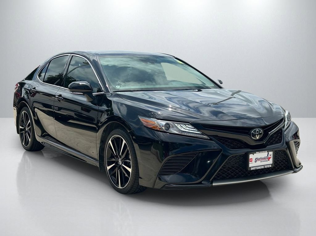 Used 2019 Toyota Camry XSE FWD image 3