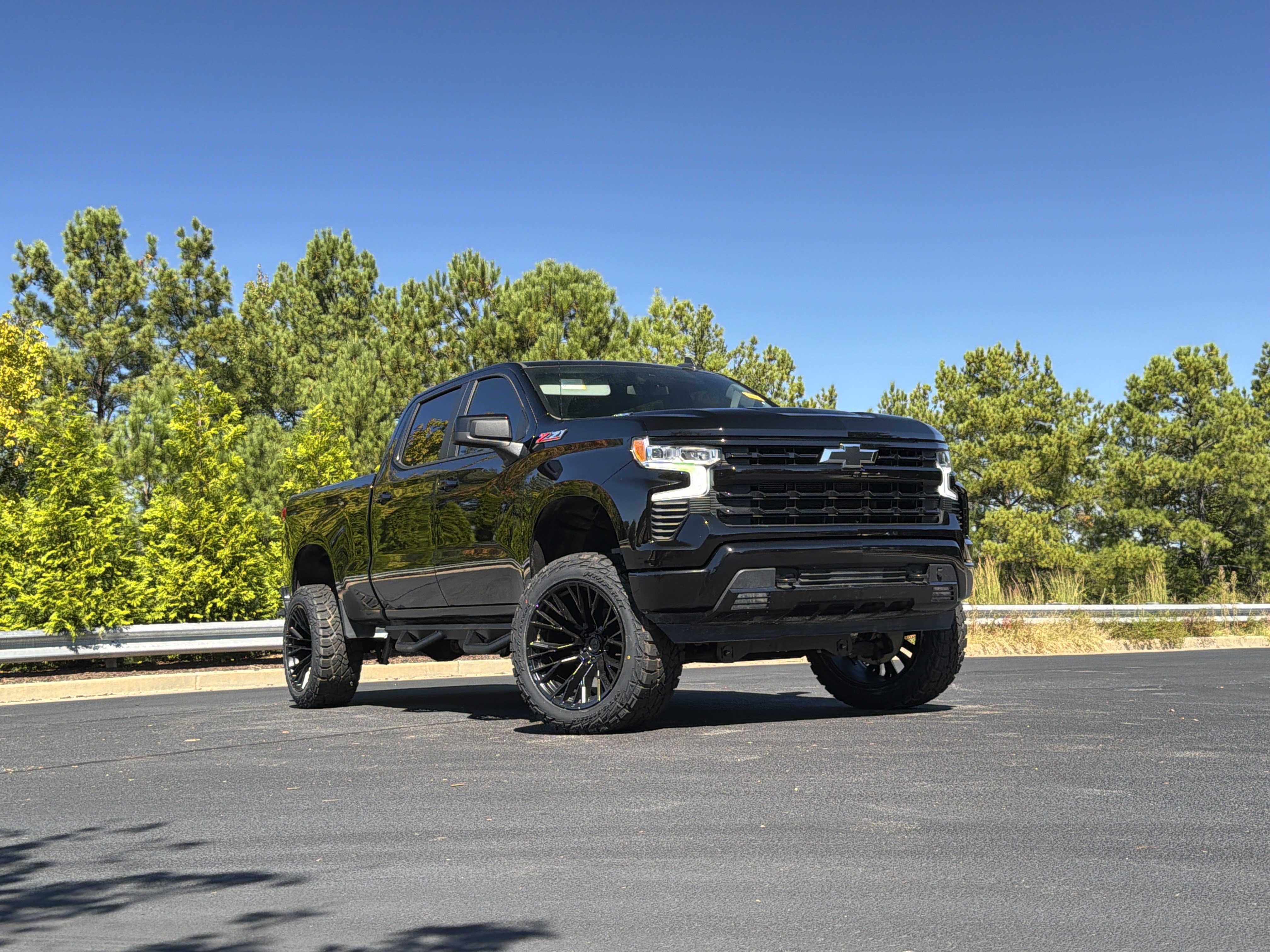 Used 2024 Chevrolet Silverado 1500 RST w/ Z71 Off-Road Package AWD/4WD image 2