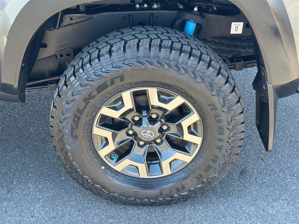 Used 2021 Toyota Tacoma TRD Off-Road image 10