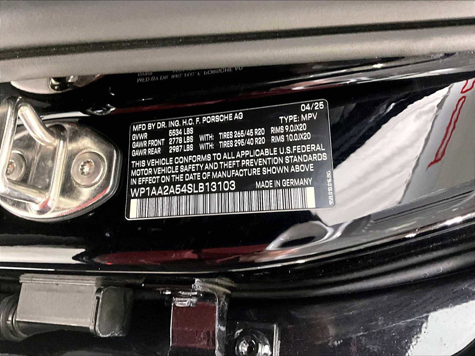 Used 2025 Porsche Macan image 35