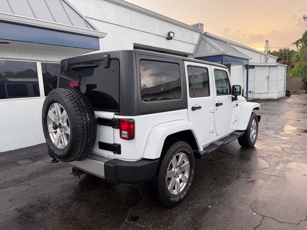 Used 2017 Jeep Wrangler Unlimited Sahara w/ Dual Top Group AWD/4WD image 4