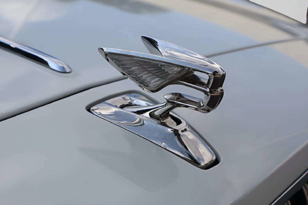 Used 2022 Bentley Flying Spur Plug-In Hybrid AWD/4WD image 27