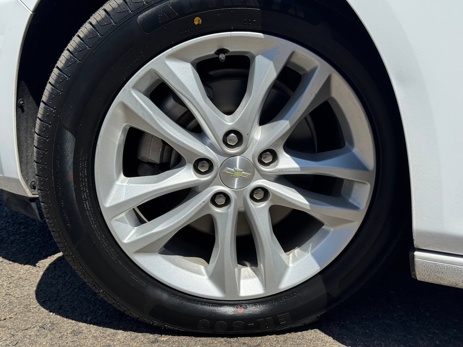 Used 2017 Chevrolet Malibu LT FWD image 5
