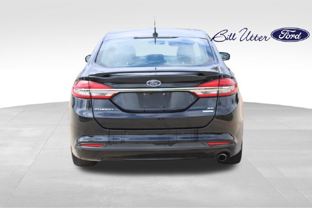 Used 2017 Ford Fusion SE w/ Equipment Group 201A FWD image 6