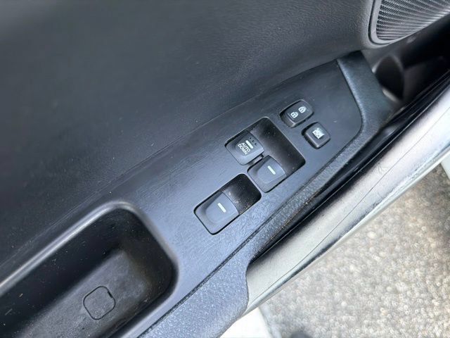 Used 2017 Hyundai Veloster FWD image 13