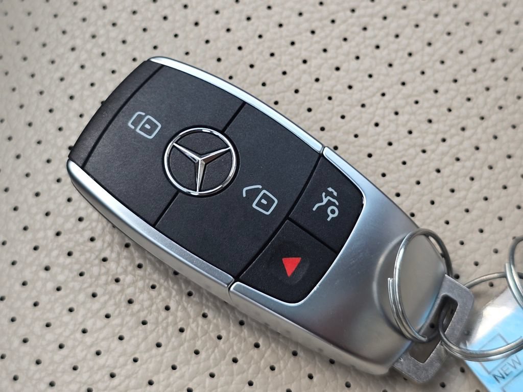 Used 2021 Mercedes-Benz GLC 300 4MATIC image 32