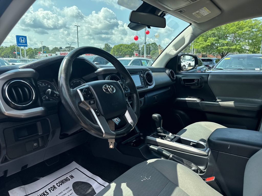Used 2018 Toyota Tacoma SR5 AWD/4WD image 14
