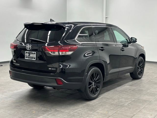 Used 2019 Toyota Highlander SE image 2