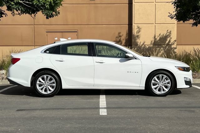 Used 2025 Chevrolet Malibu LT FWD image 3