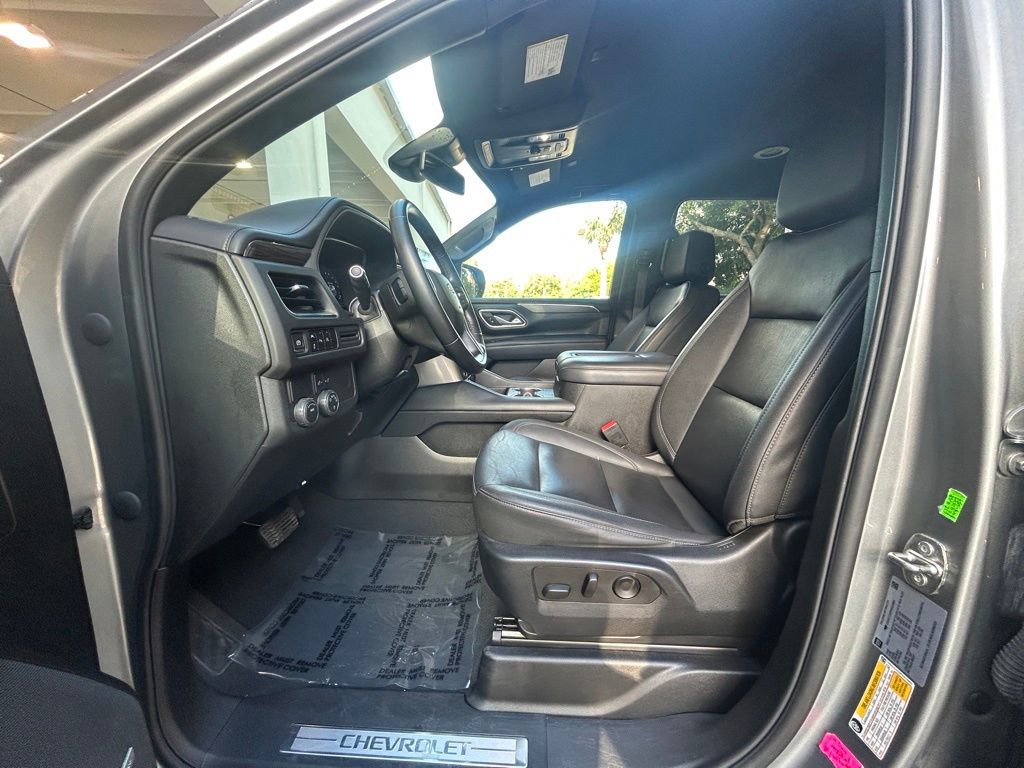 Used 2023 Chevrolet Suburban LT image 9