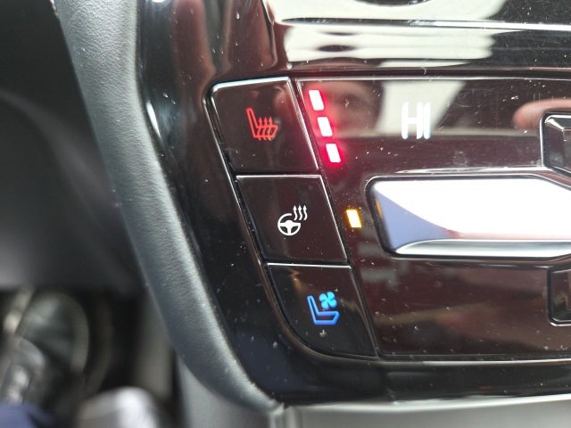 Used 2021 Ford Explorer Platinum w/ Equipment Group 601A image 9