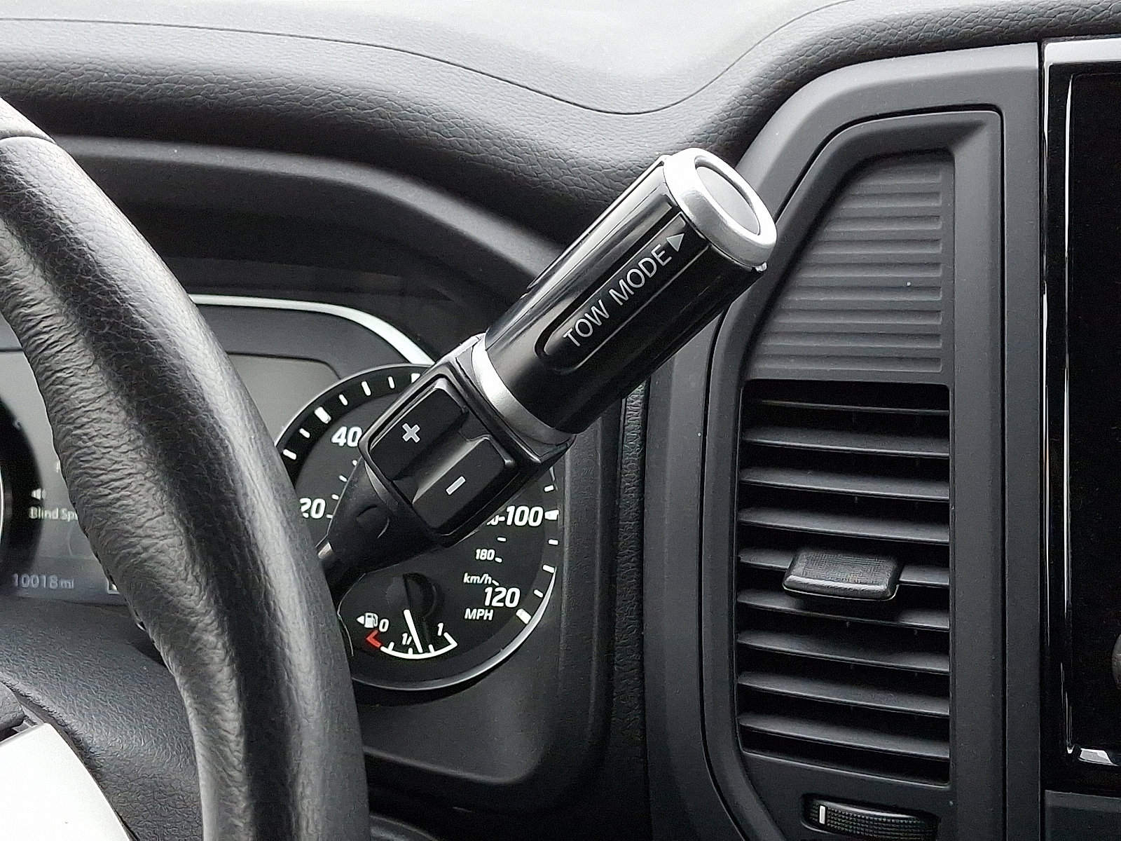 Certified 2024 Nissan Titan SV w/ Accessory Utility Package image 17