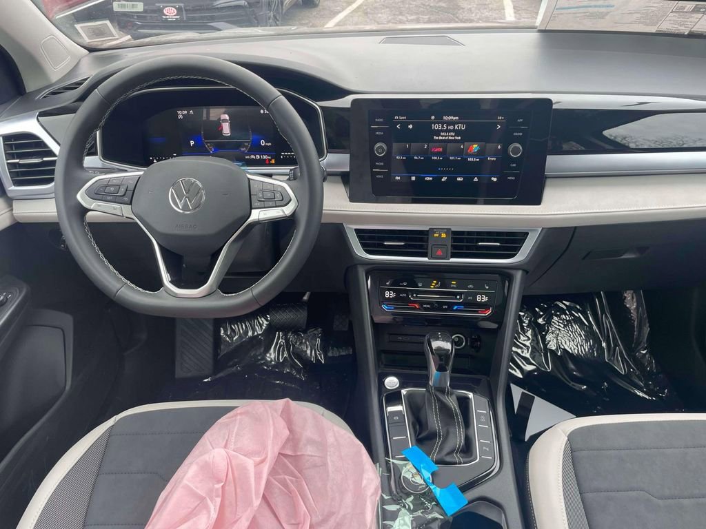 New 2026 Volkswagen Taos SE image 13