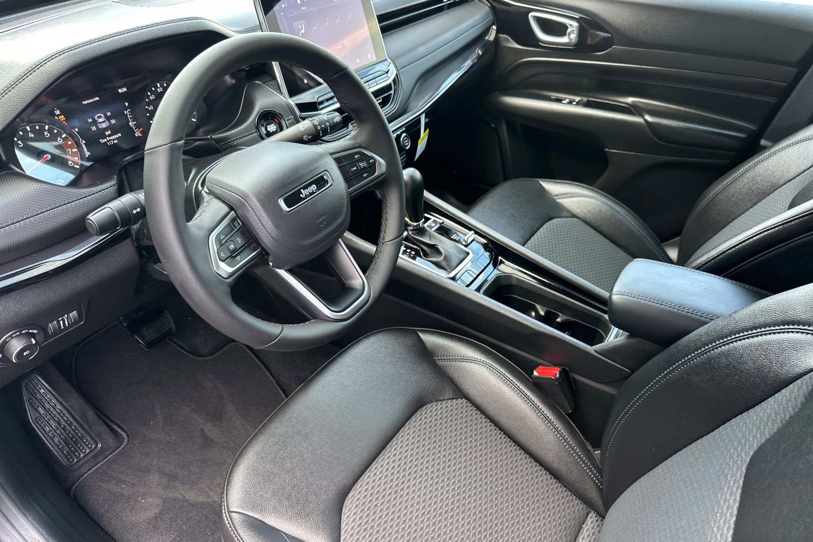 New 2025 Jeep Compass Latitude w/ Altitude Special Edition image 10