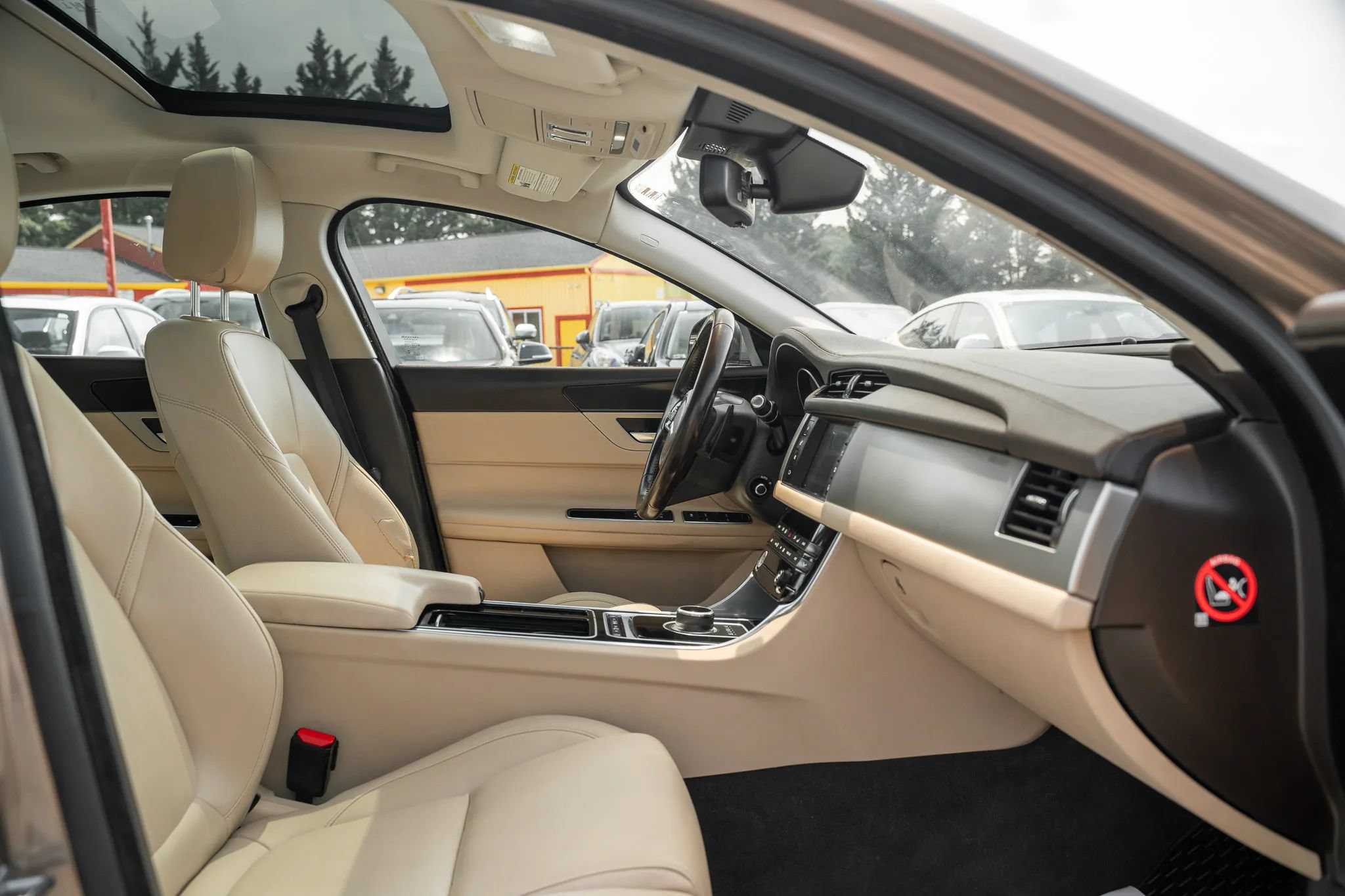 Used 2017 Jaguar XF Premium AWD/4WD image 12