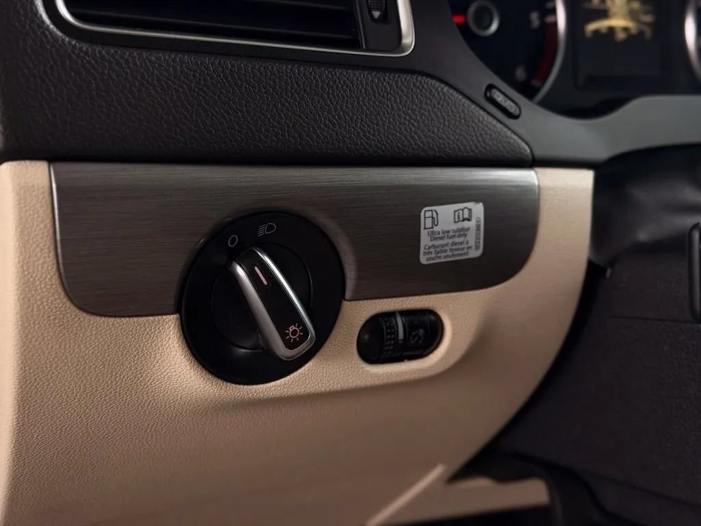 Used 2014 Volkswagen Jetta TDI FWD image 39