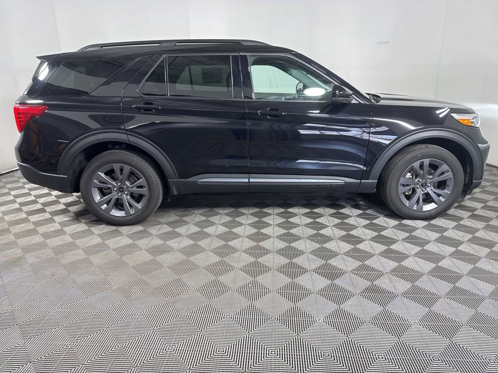 Used 2023 Ford Explorer XLT w/ Equipment Group 202A AWD/4WD image 12