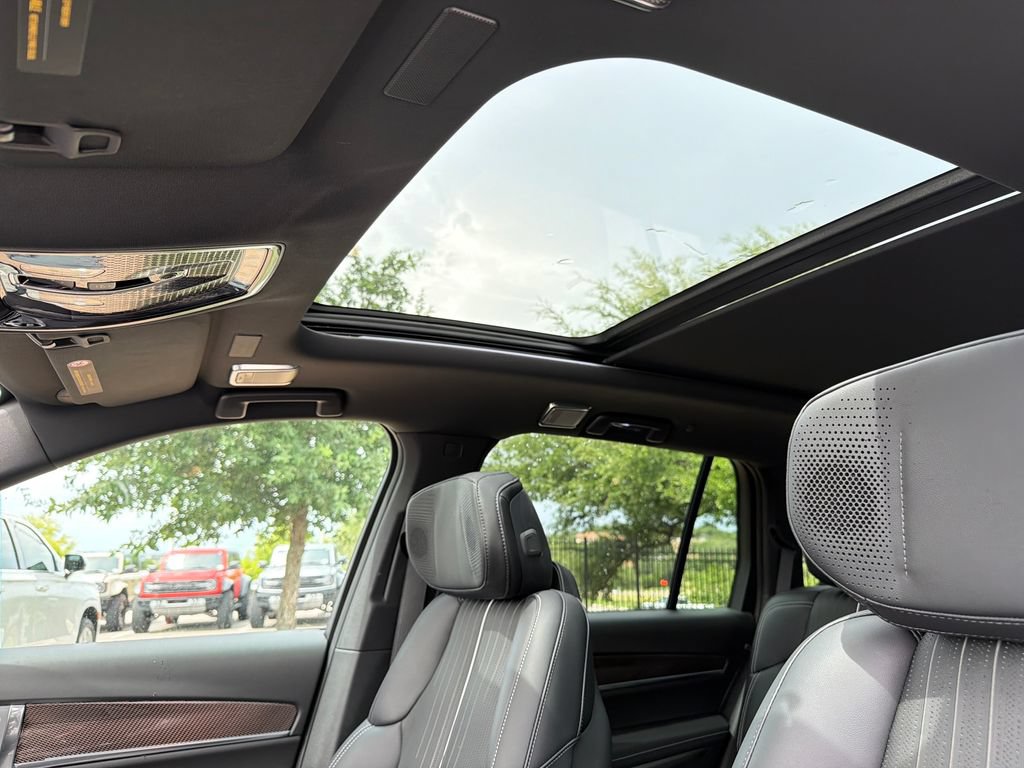 New 2027 Cadillac Vistiq Luxury w/ LPO, Floor Liner Package AWD/4WD image 30