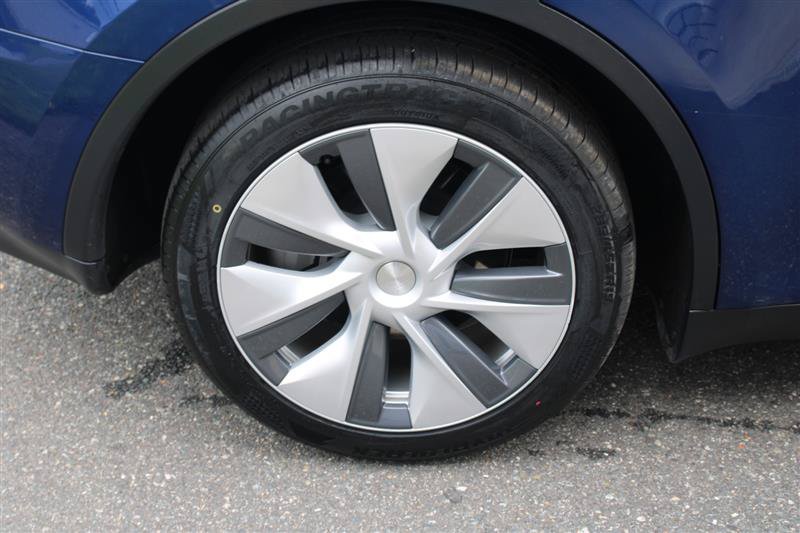 Used 2024 Tesla Model Y Long Range AWD/4WD image 8