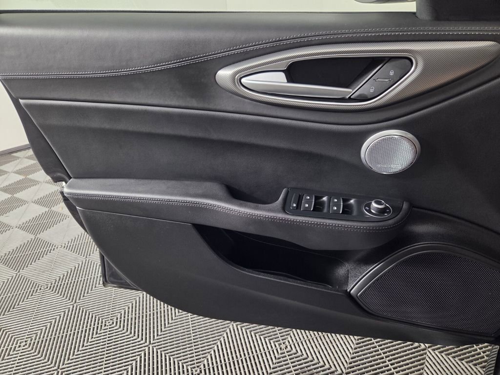 Used 2024 Alfa Romeo Giulia Veloce image 22