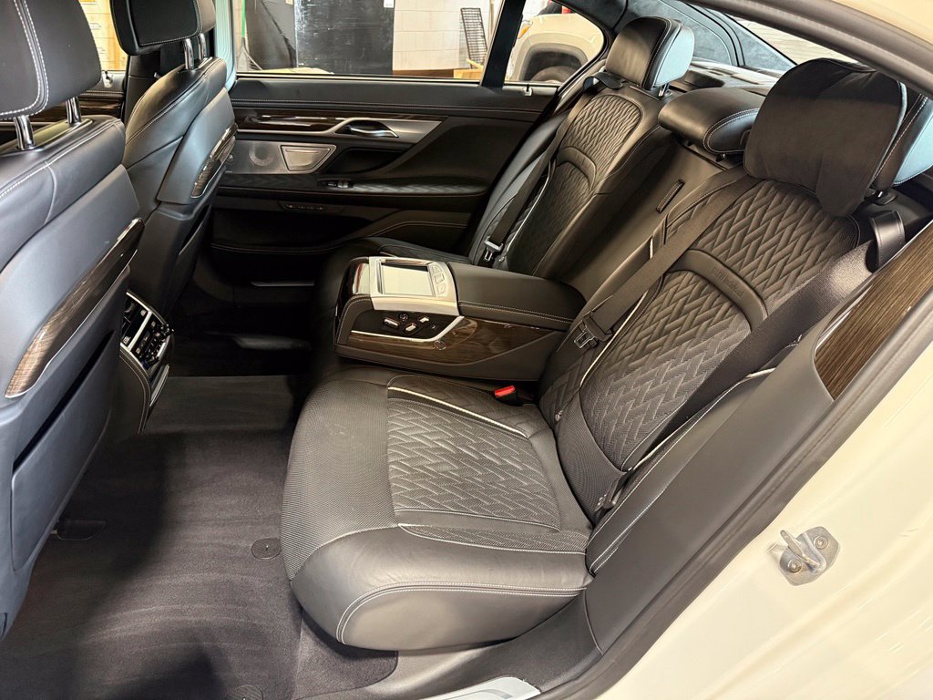 Used 2020 BMW M760i xDrive w/ Luxury Rear Seating Package AWD/4WD image 28