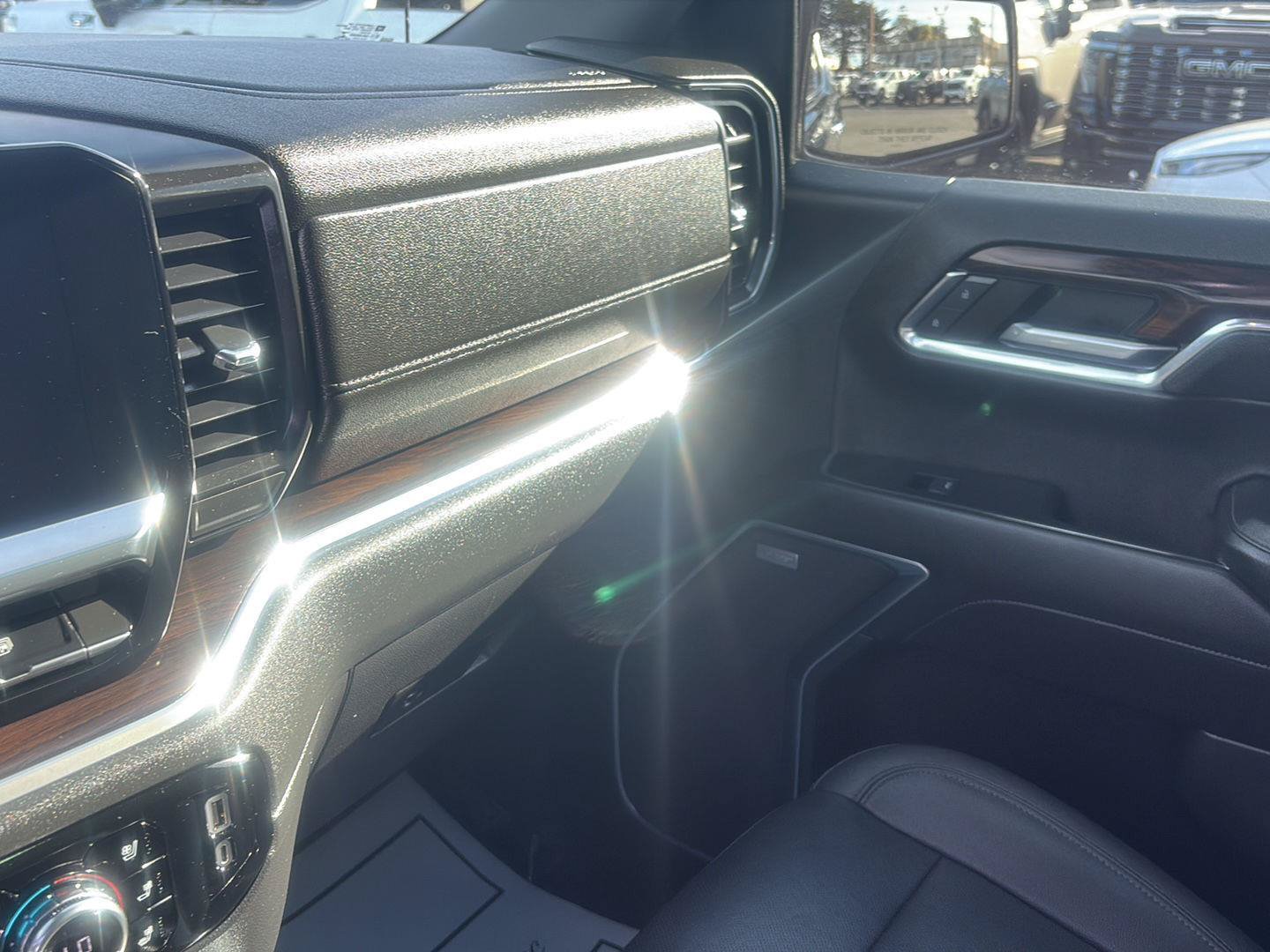 Used 2022 GMC Sierra 1500 SLT w/ SLT Premium Plus Package AWD/4WD image 19