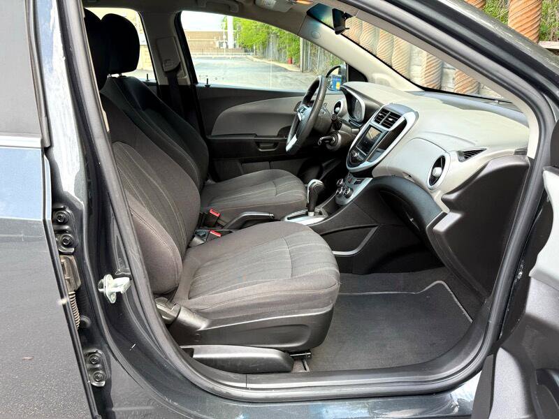 Used 2020 Chevrolet Sonic LT image 32