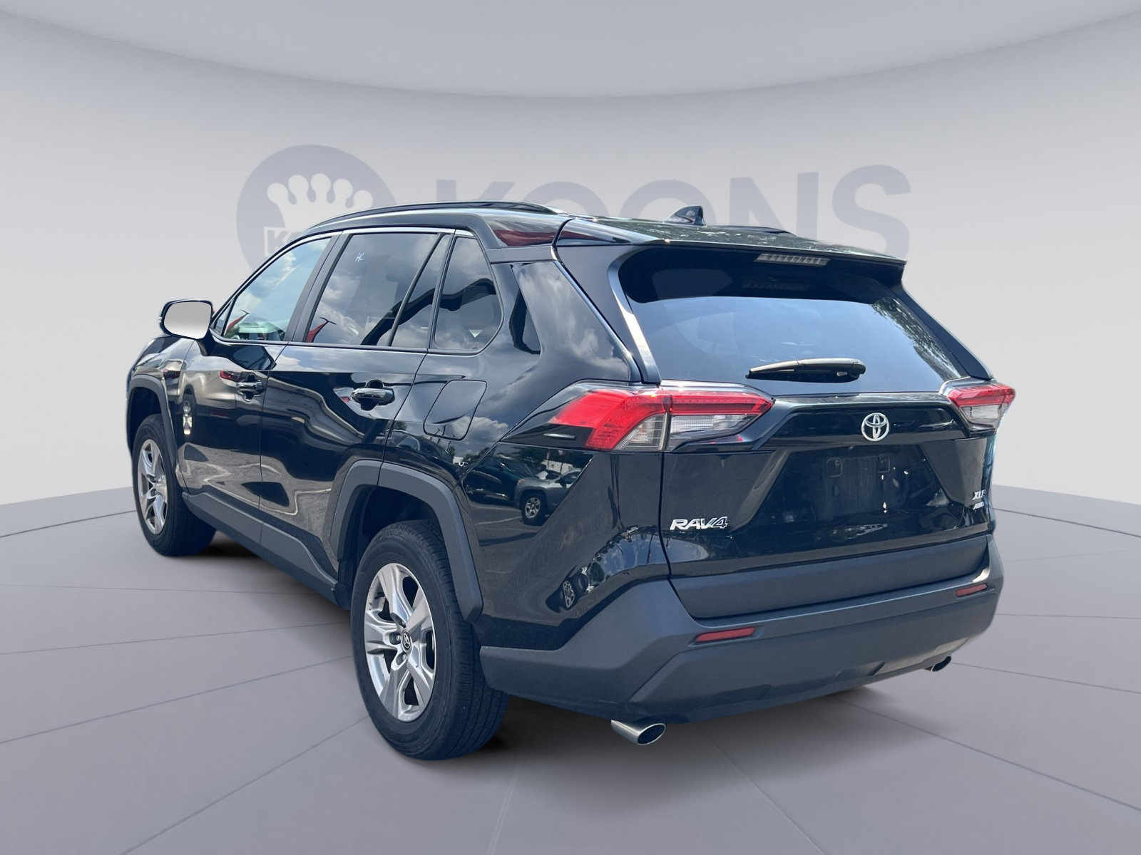 Used 2025 Toyota RAV4 XLE AWD/4WD image 4