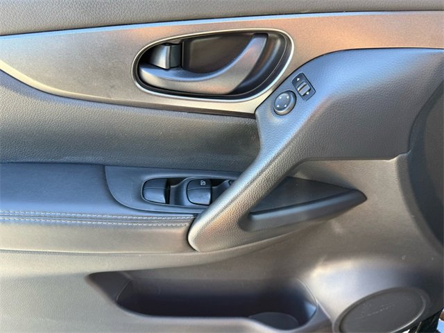 Used 2021 Nissan Rogue Sport S image 34