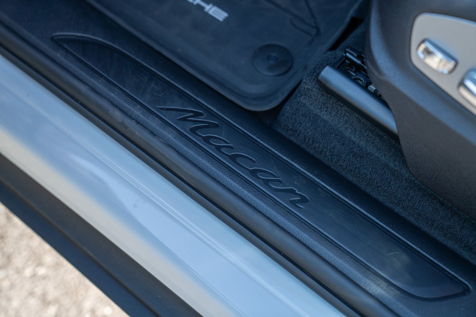 Certified 2026 Porsche Macan AWD/4WD image 12